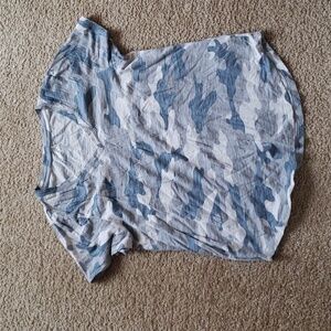 Old Navy M grey blue camo everywhere t-shirt short sleeve